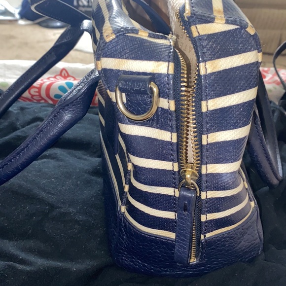 Medium Kate Spade Crossbody - Picture 11 of 11